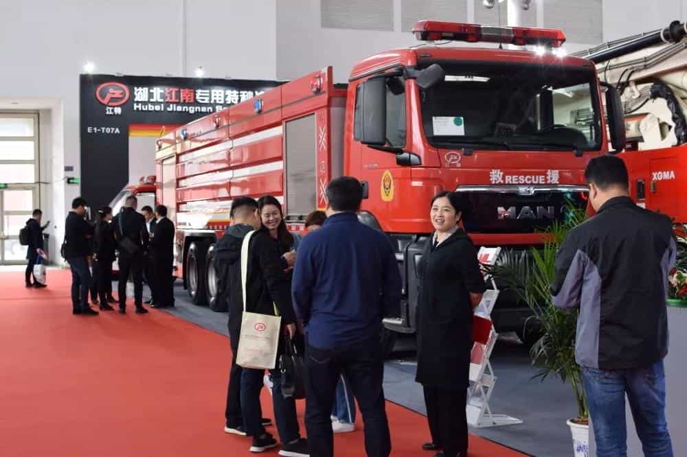 湖北江南汽车携德国曼大流量压缩空气泡沫消防车及国六​新品亮相北京国际消防展！