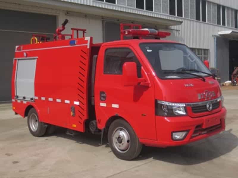 东风途逸1吨水罐消防车