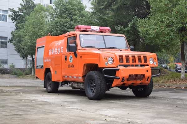 北汽四驱1.57吨供水车