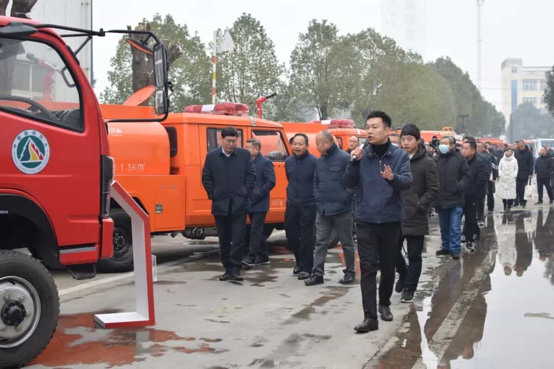 豫鄂两省十一县（市、区）领导和部分负责人等莅临湖北江南公司参观森林防火应急装备系列产品！