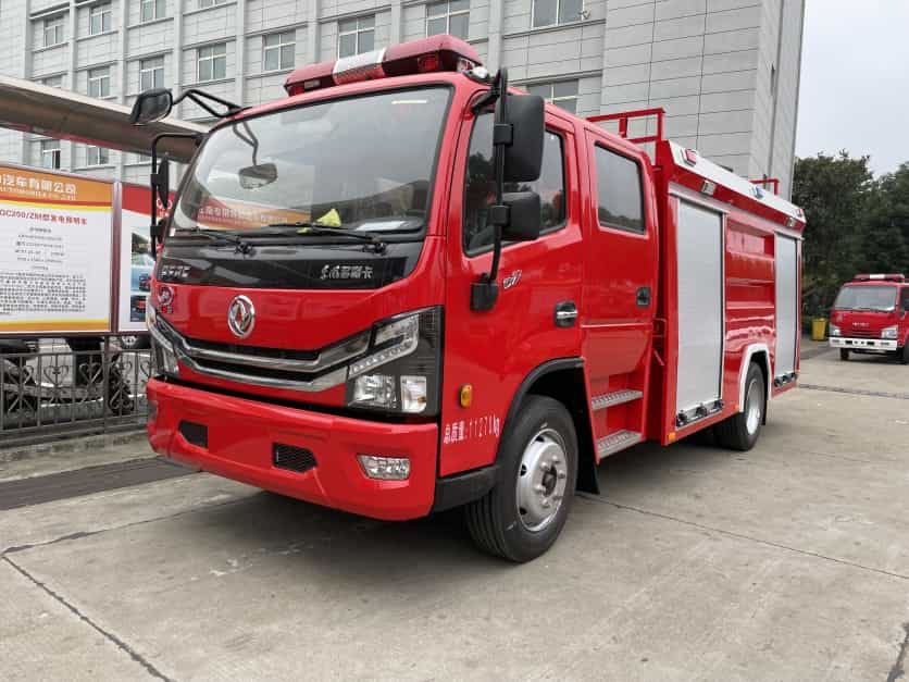 东风多利卡5吨水罐消防车